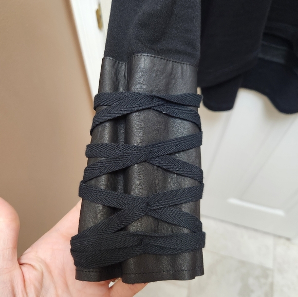 Generation Love Sweater - Picture 4 of 8